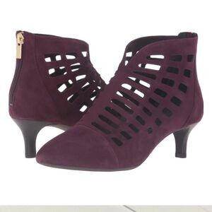 Rockport Kalila Cutout Shootie in Dark
Vino Suede 5.5